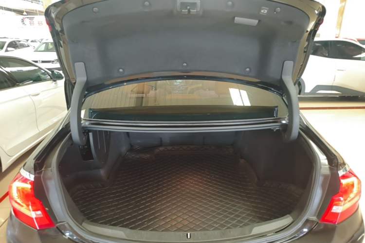 Used Buick LaCrosse 2019 28T Luxury Version Trunk