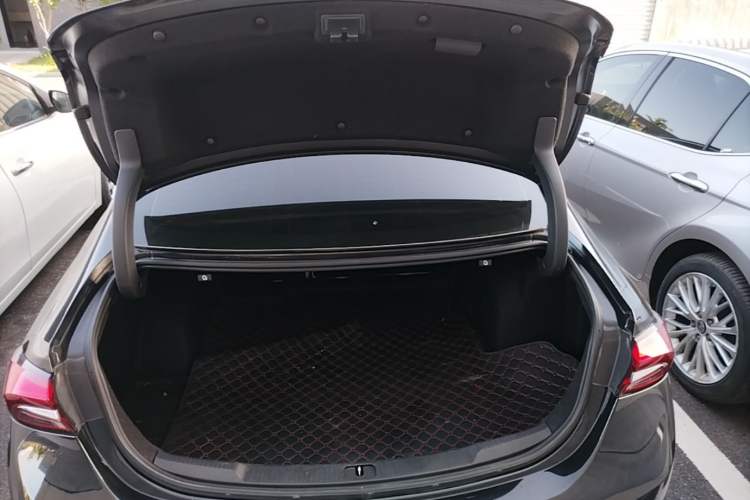 Used Buick LaCrosse 2019 28T Elite Edition Trunk