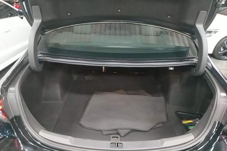 Used Buick LaCrosse 2019 28T Elite Edition Trunk