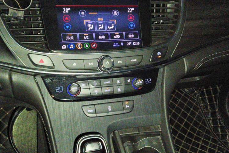 Used Buick LaCrosse 2019 28T Luxury Version Audio And AC Panel