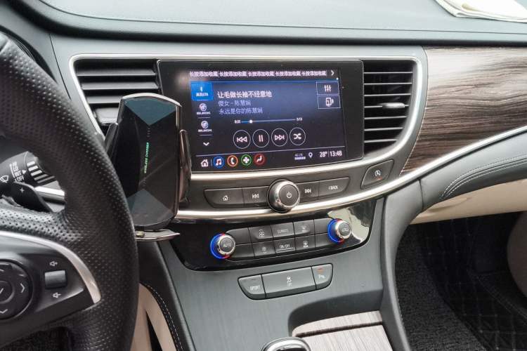 Used Buick LaCrosse 2019 28T Elite Edition Audio And AC Panel
