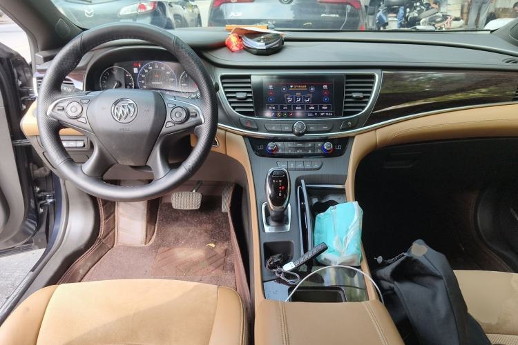 Used Buick LaCrosse 2019 28T Prestige Model Center Console