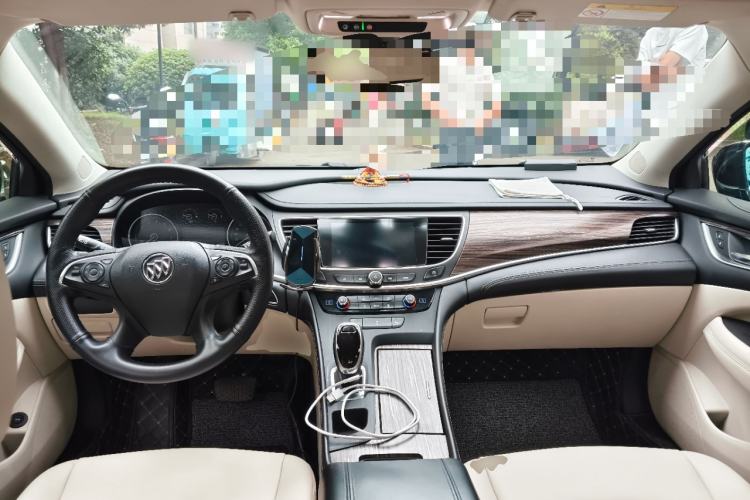Used Buick LaCrosse 2019 28T Elite Edition Center Console