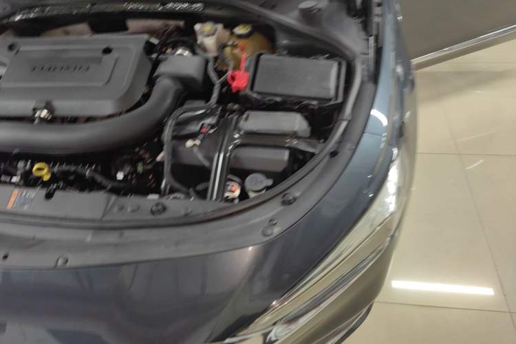 Used Buick LaCrosse 2019 28T Luxury Version Engine Bay Left