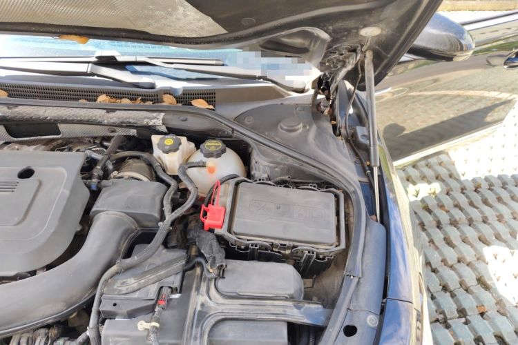 Used Buick LaCrosse 2019 28T Luxury Version Engine Bay Left