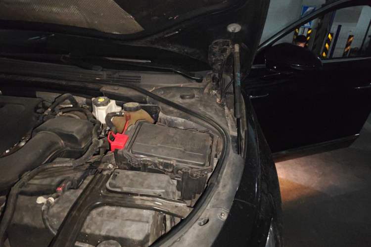 Used Buick LaCrosse 2019 28T Luxury Version Engine Bay Left