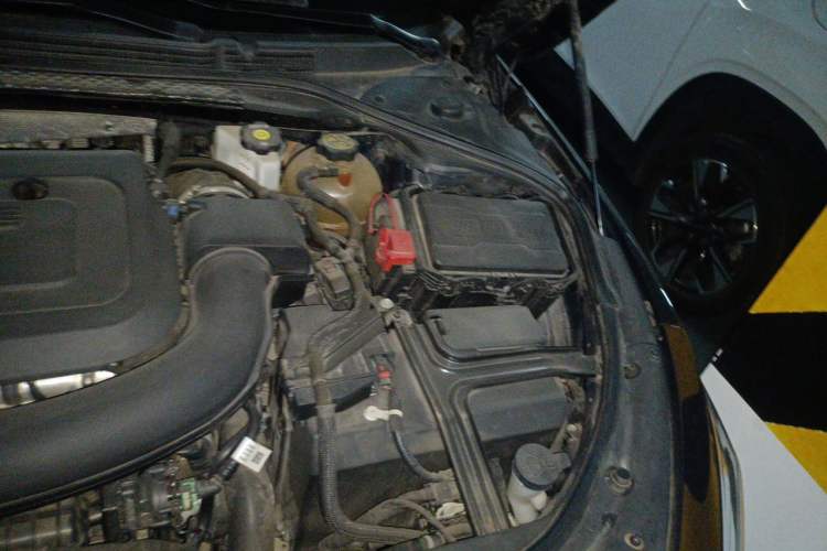 Used Buick LaCrosse 2019 28T Luxury Version Engine Bay Left