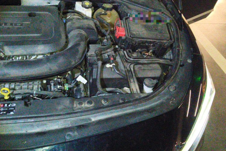 Used Buick LaCrosse 2019 28T Luxury Version Engine Bay Left
