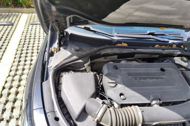 Used Buick LaCrosse 2019 28T Luxury Version Engine Bay Right