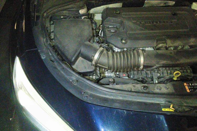Used Buick LaCrosse 2019 28T Luxury Version Engine Bay Right