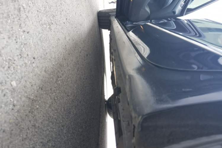 Used Buick LaCrosse 2019 28T Luxury Version Left Side Sill