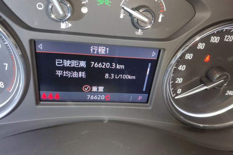 Used Buick LaCrosse 2019 28T Luxury Version Odometer Close Up