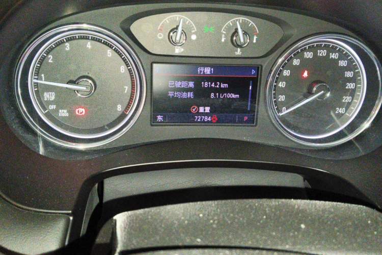 Used Buick LaCrosse 2019 28T Luxury Version Odometer Close Up