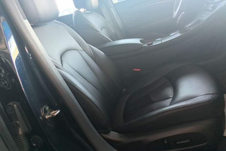 Used Buick LaCrosse 2019 28T Luxury Version Right Front Seat