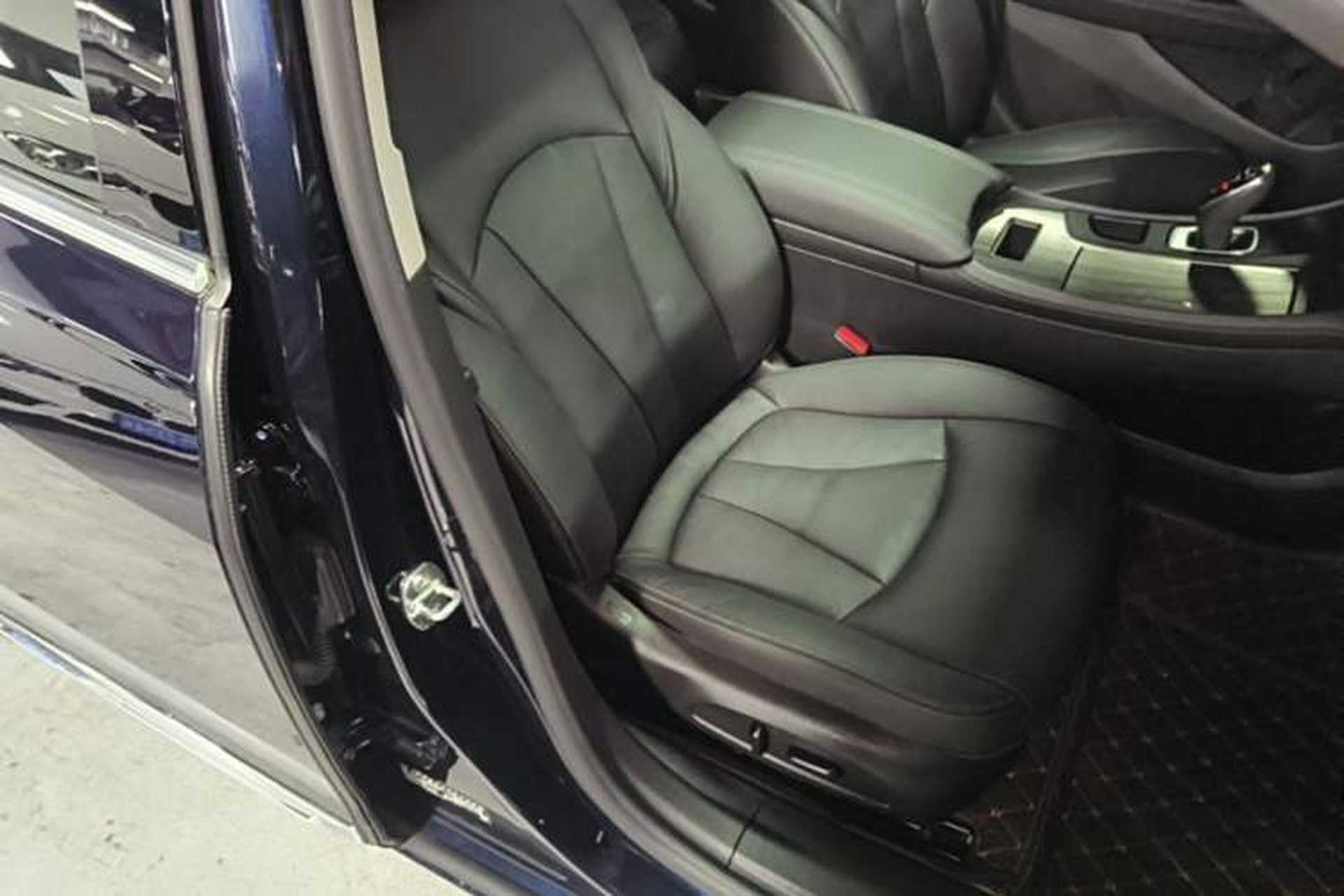 Used Buick LaCrosse 2019 28T Luxury Version Right Front Seat