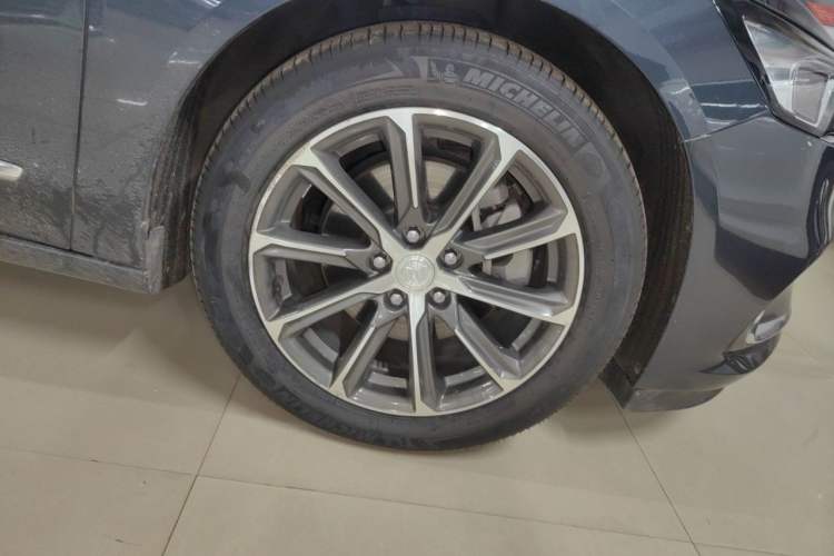 Used Buick LaCrosse 2019 28T Luxury Version Right Front Wheel Hub