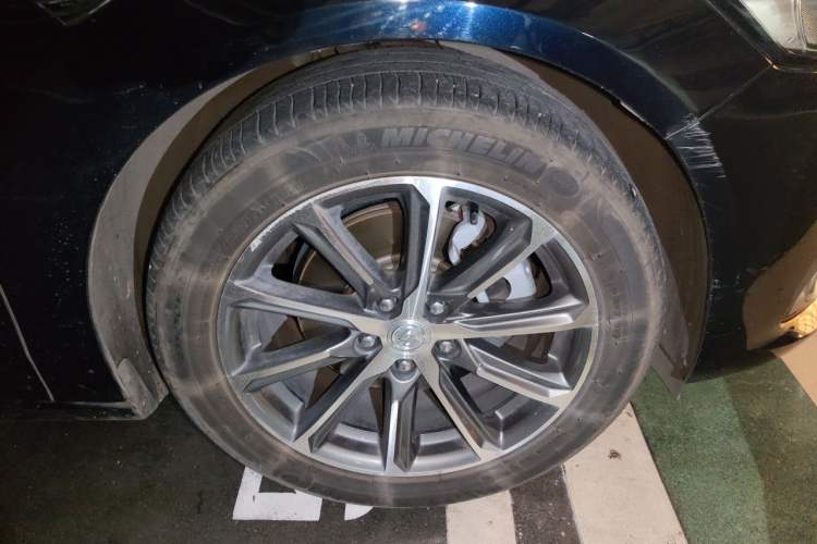 Used Buick LaCrosse 2019 28T Luxury Version Right Front Wheel Hub