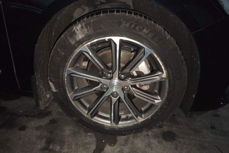 Used Buick LaCrosse 2019 28T Luxury Version Right Front Wheel Hub