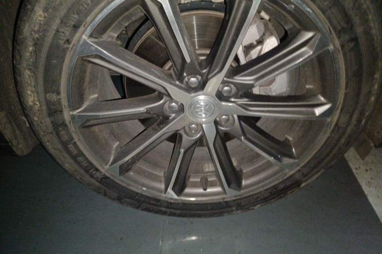 Used Buick LaCrosse 2019 28T Luxury Version Right Front Wheel Hub