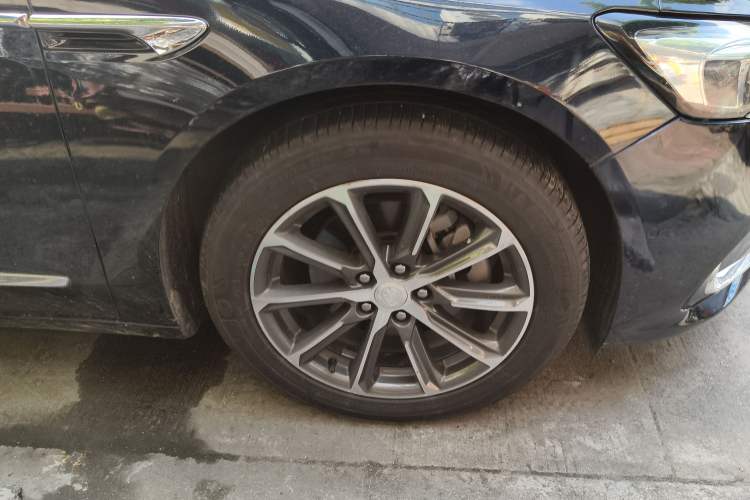 Used Buick LaCrosse 2019 28T Prestige Model Right Front Wheel Hub