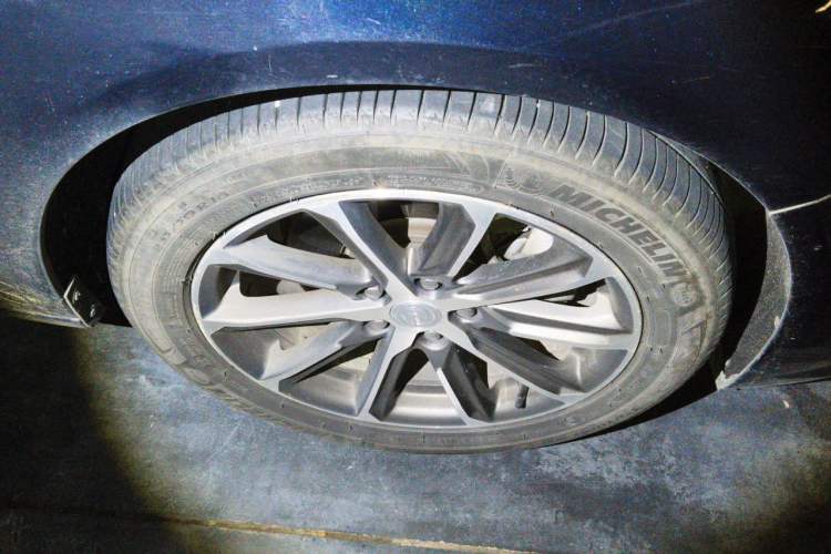 Used Buick LaCrosse 2019 28T Luxury Version Right Front Wheel Hub