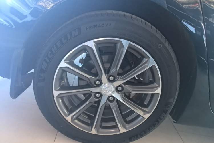 Used Buick LaCrosse 2019 28T Luxury Version Right Rear Wheel Hub