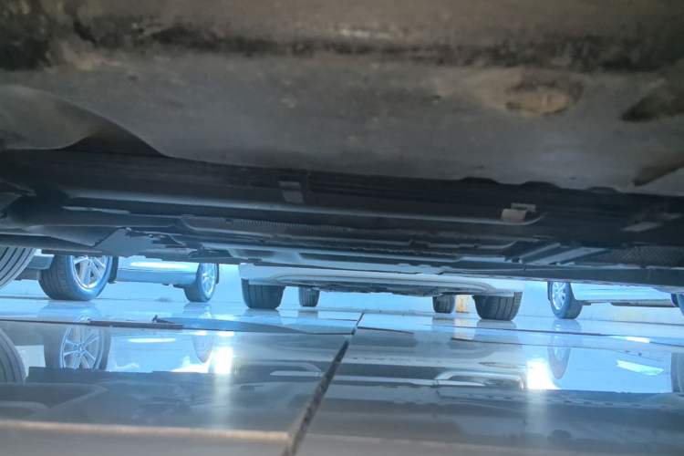 Used Buick LaCrosse 2019 28T Luxury Version Right Side Sill