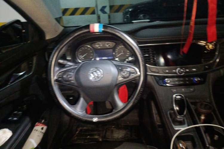 Used Buick LaCrosse 2019 28T Luxury Version Steering Wheel