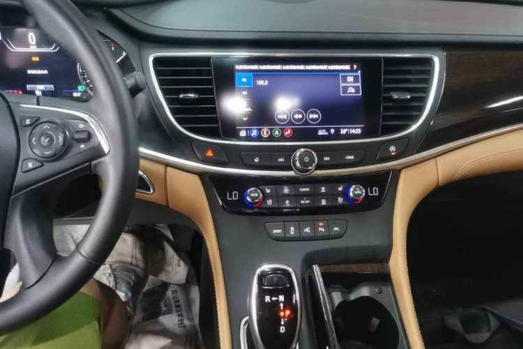 Used Buick LaCrosse 2019 28T Prestige Model Audio And AC Panel