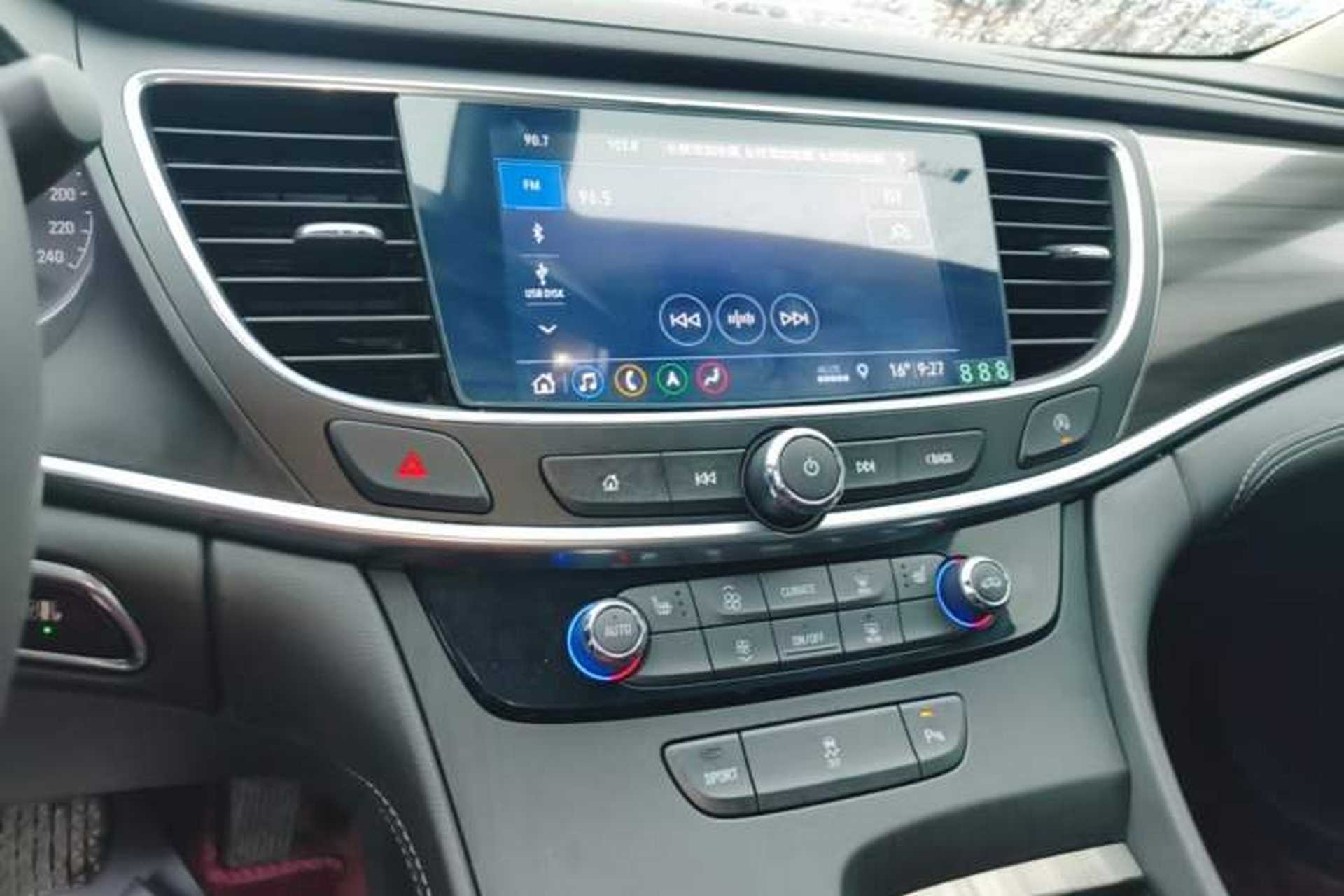 Used Buick LaCrosse 2019 28T Luxury Version Audio And AC Panel