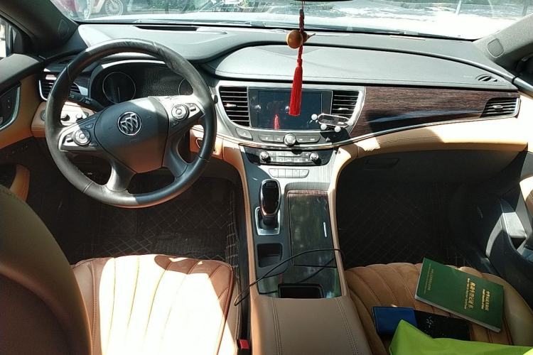 Used Buick LaCrosse 2019 28T Prestige Model Center Console
