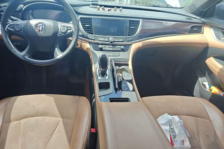 Used Buick LaCrosse 2019 28T Prestige Model Center Console