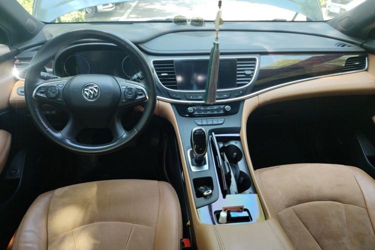Used Buick LaCrosse 2019 28T Prestige Model Center Console