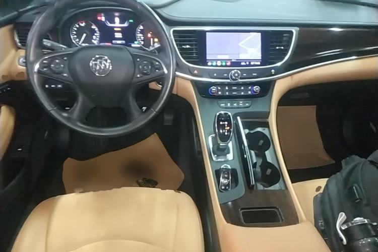 Used Buick LaCrosse 2019 28T Prestige Model Center Console
