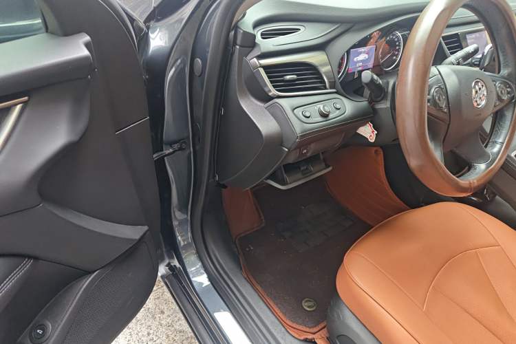 Used Buick LaCrosse 2019 28T Luxury Version Driver Seat