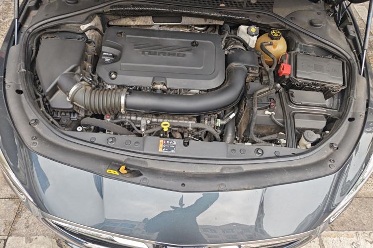 Used Buick LaCrosse 2019 28T Luxury Version Engine Bay