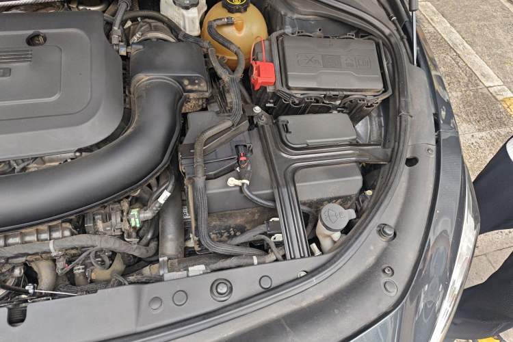 Used Buick LaCrosse 2019 28T Luxury Version Engine Bay Left
