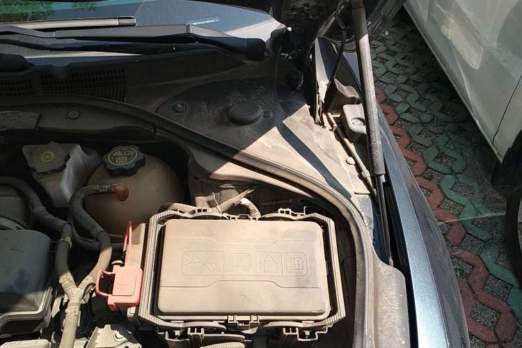 Used Buick LaCrosse 2019 28T Prestige Model Engine Bay Left