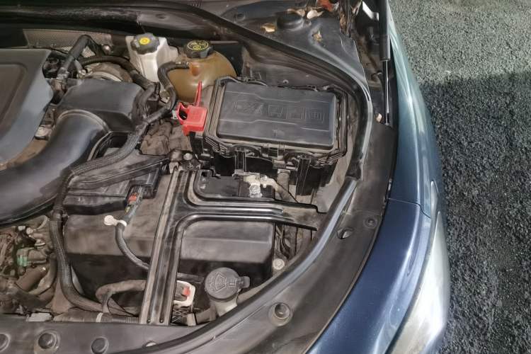 Used Buick LaCrosse 2019 28T Luxury Version Engine Bay Left