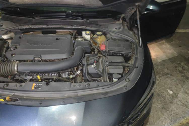 Used Buick LaCrosse 2019 28T Luxury Version Engine Bay Left