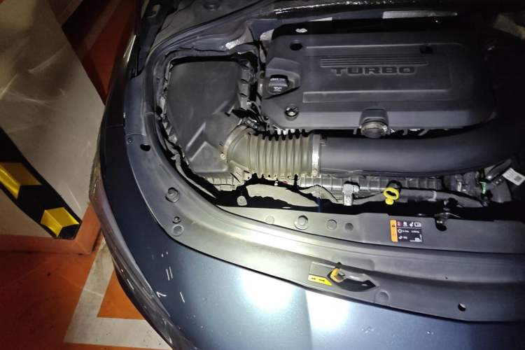 Used Buick LaCrosse 2019 28T Prestige Model Engine Bay Right