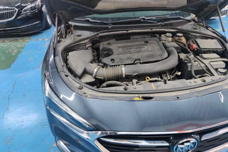 Used Buick LaCrosse 2019 28T Luxury Version Engine Bay Right