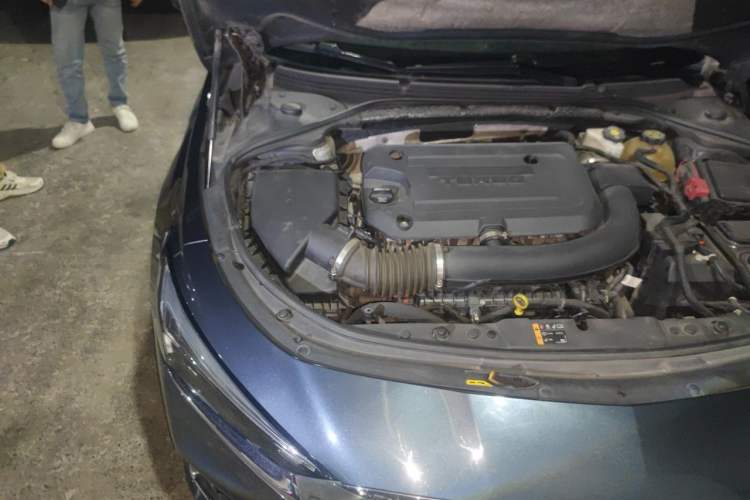 Used Buick LaCrosse 2019 28T Luxury Version Engine Bay Right