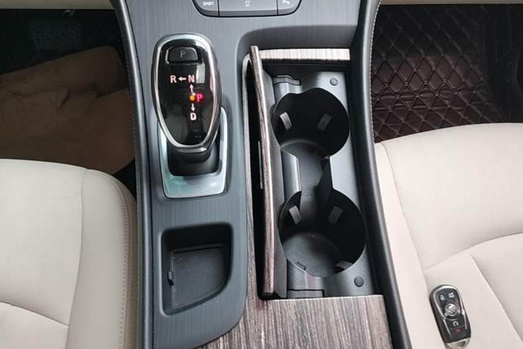 Used Buick LaCrosse 2019 28T Elite Edition Gear Lever
