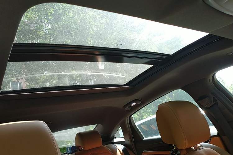 Used Buick LaCrosse 2019 28T Prestige Model Headliner