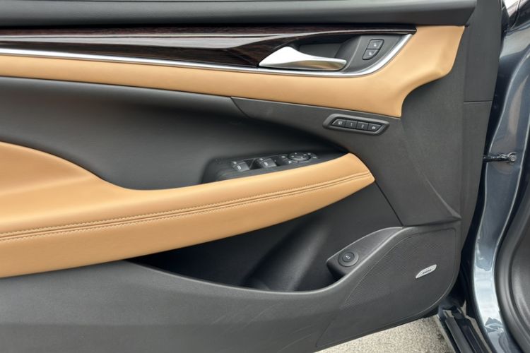Used Buick LaCrosse 2019 28T Prestige Model Interior 2