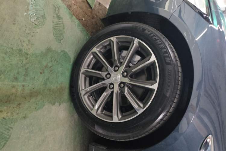 Used Buick LaCrosse 2019 28T Luxury Version Left Front Wheel Hub
