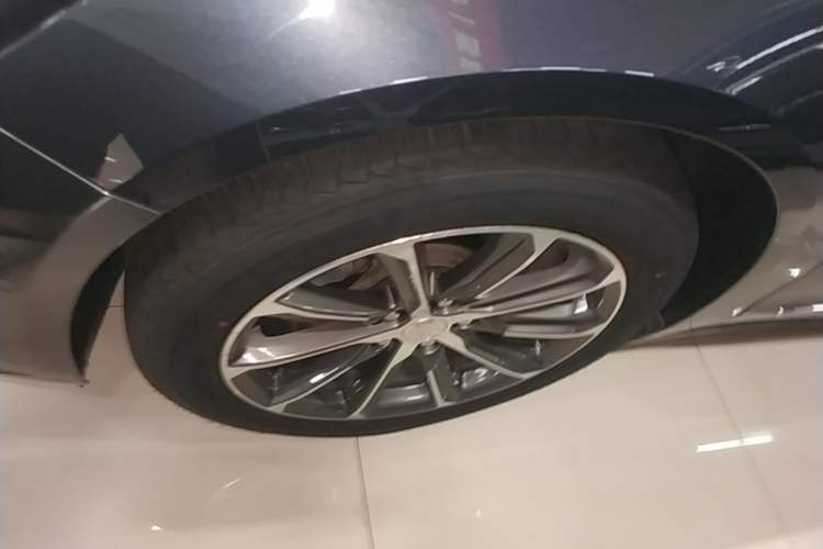 Used Buick LaCrosse 2019 28T Prestige Model Left Front Wheel Hub