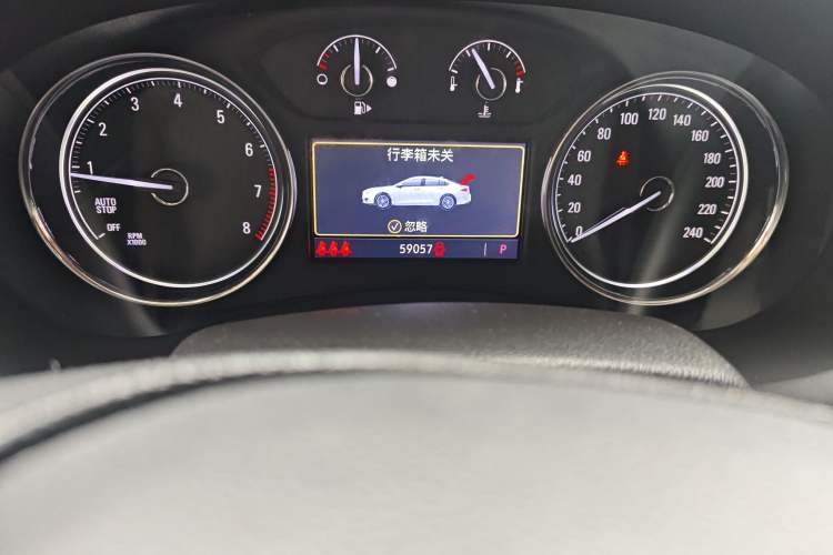 Used Buick LaCrosse 2019 28T Luxury Version Odometer Close Up