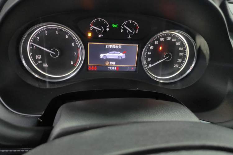 Used Buick LaCrosse 2019 28T Luxury Version Odometer Close Up